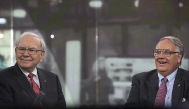 Meet Warren Buffett's son Howard, a former sheriff, war photographer, and Berkshire's new chairman