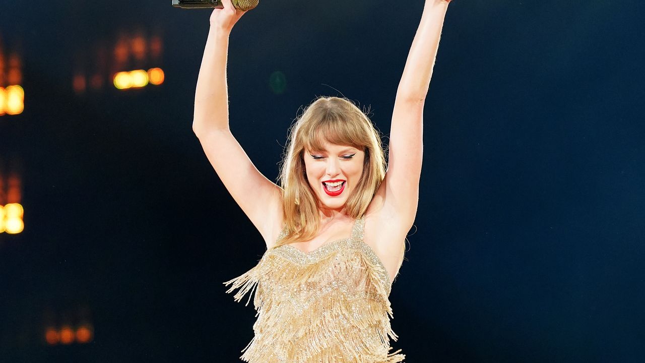 Taylor Swift Announces The Life of a Showgirl: The Encore