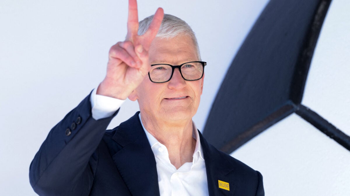 Samsung Does Tim Cook Dirty on His Way Out the Door