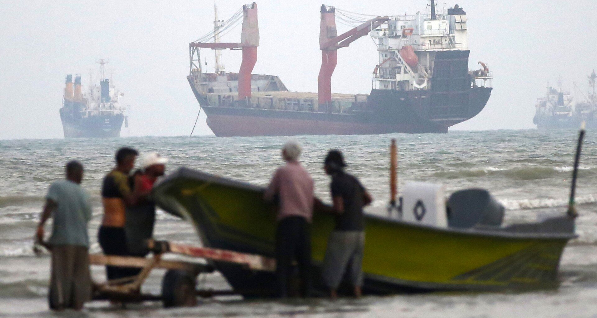Temporary Hormuz solution deferred as Iran-Arab summit falls through | GCC