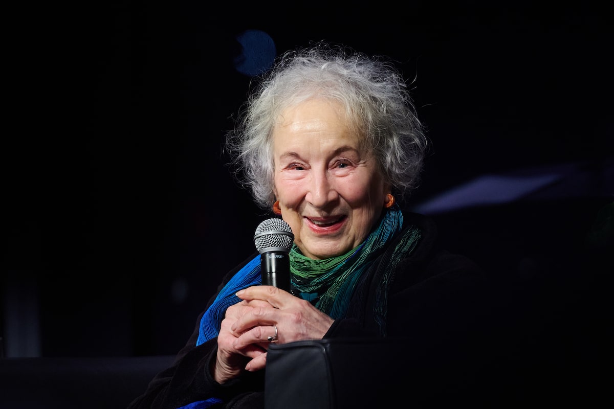 Margaret Atwood donates $1-million to establish research chair for bird science