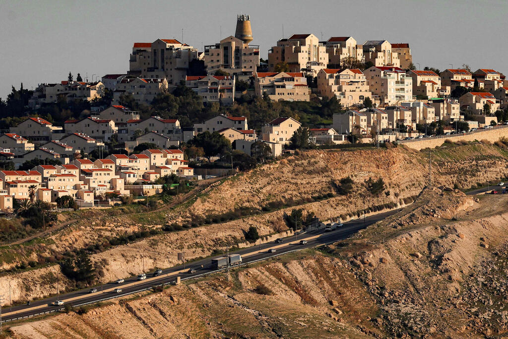 E1 (Photo: AHMAD GHARABLI / AFP) מעלה אדומים