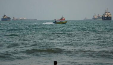 US strikes 3 Iranian oil tankers after saying warships were targeted with ballistic missiles