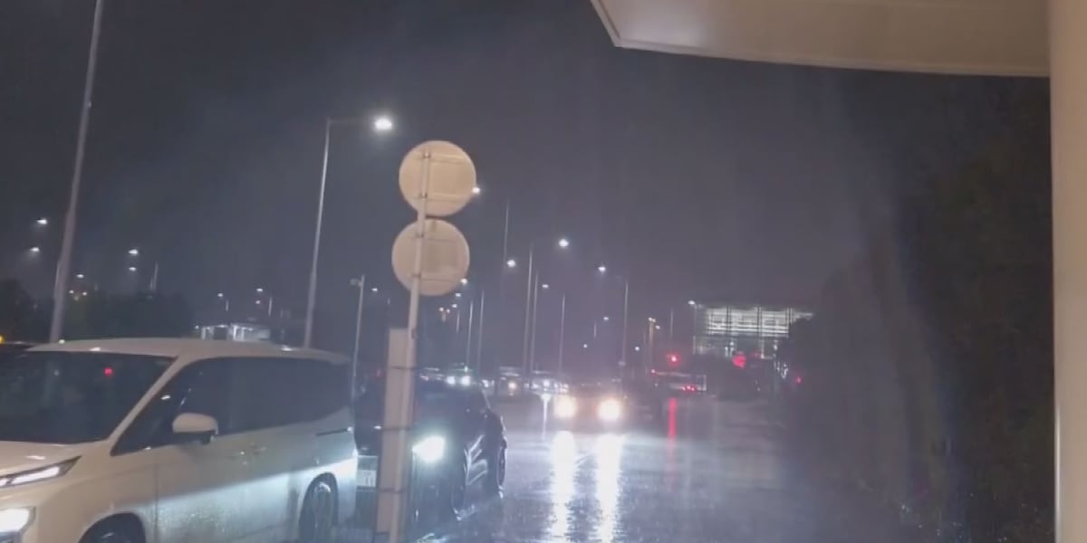 Approaching Typhoon Dujuan disrupts flights for Hawaii travelers in Japan