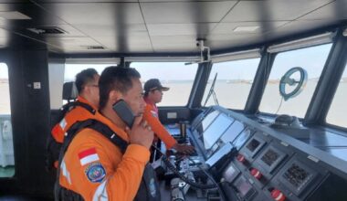 Indonesia rescuers battle turbulent seas in search for 129 people after passenger ship capsizes