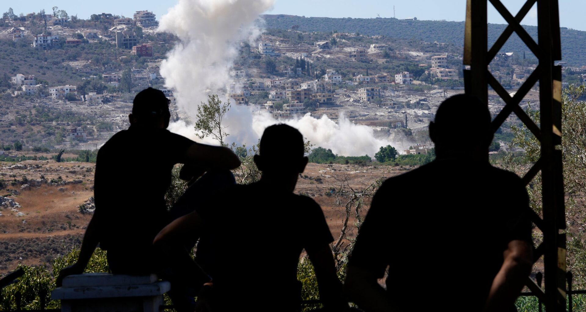 Residents of southern Lebanon gather to watch Israeli drones drop explosives on their village – WTOP News