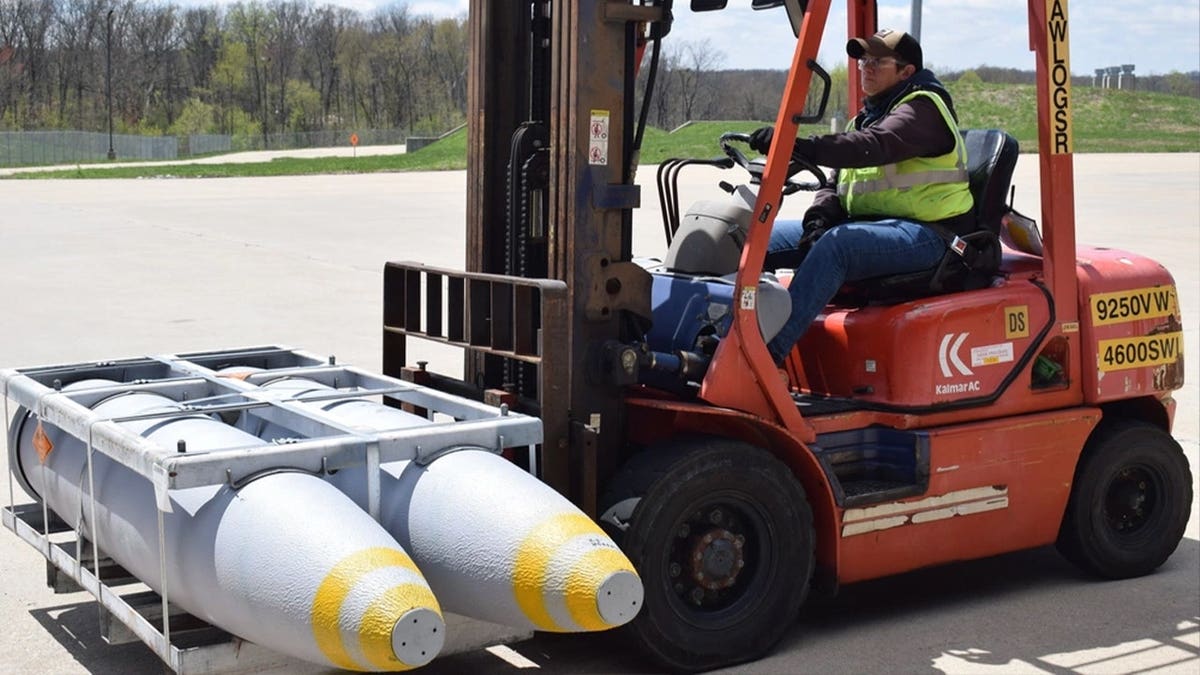 MK-84 bomb
