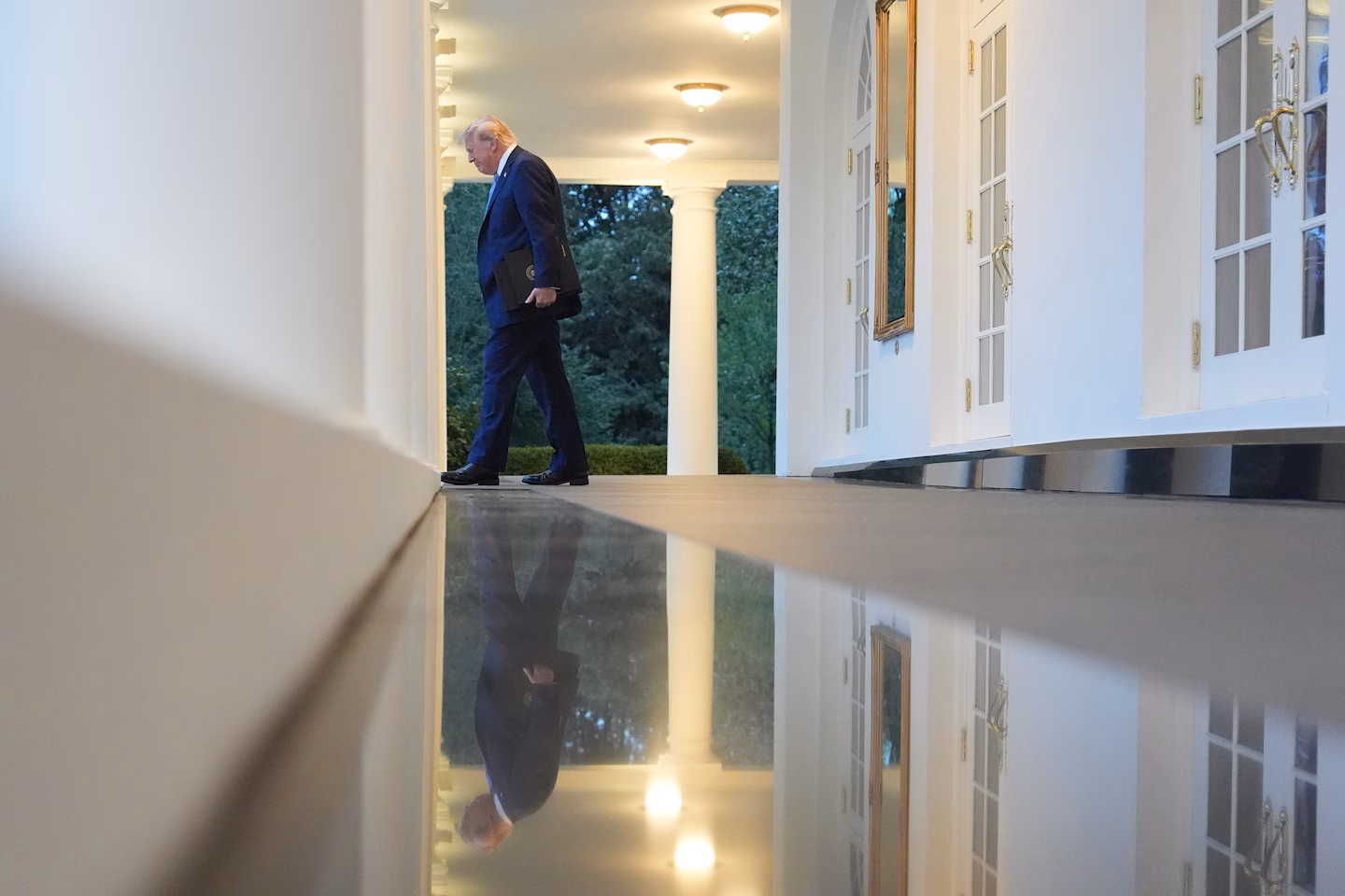 Behind Trump’s public confidence, his private view of midterms is sobering - washingtonpost.com