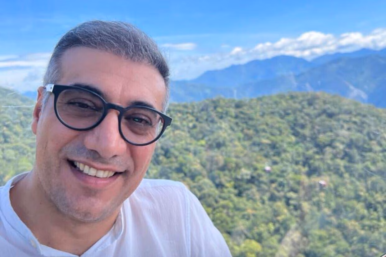 A New York jeweler has been released from prison in Iran but is banned from leaving war-torn country