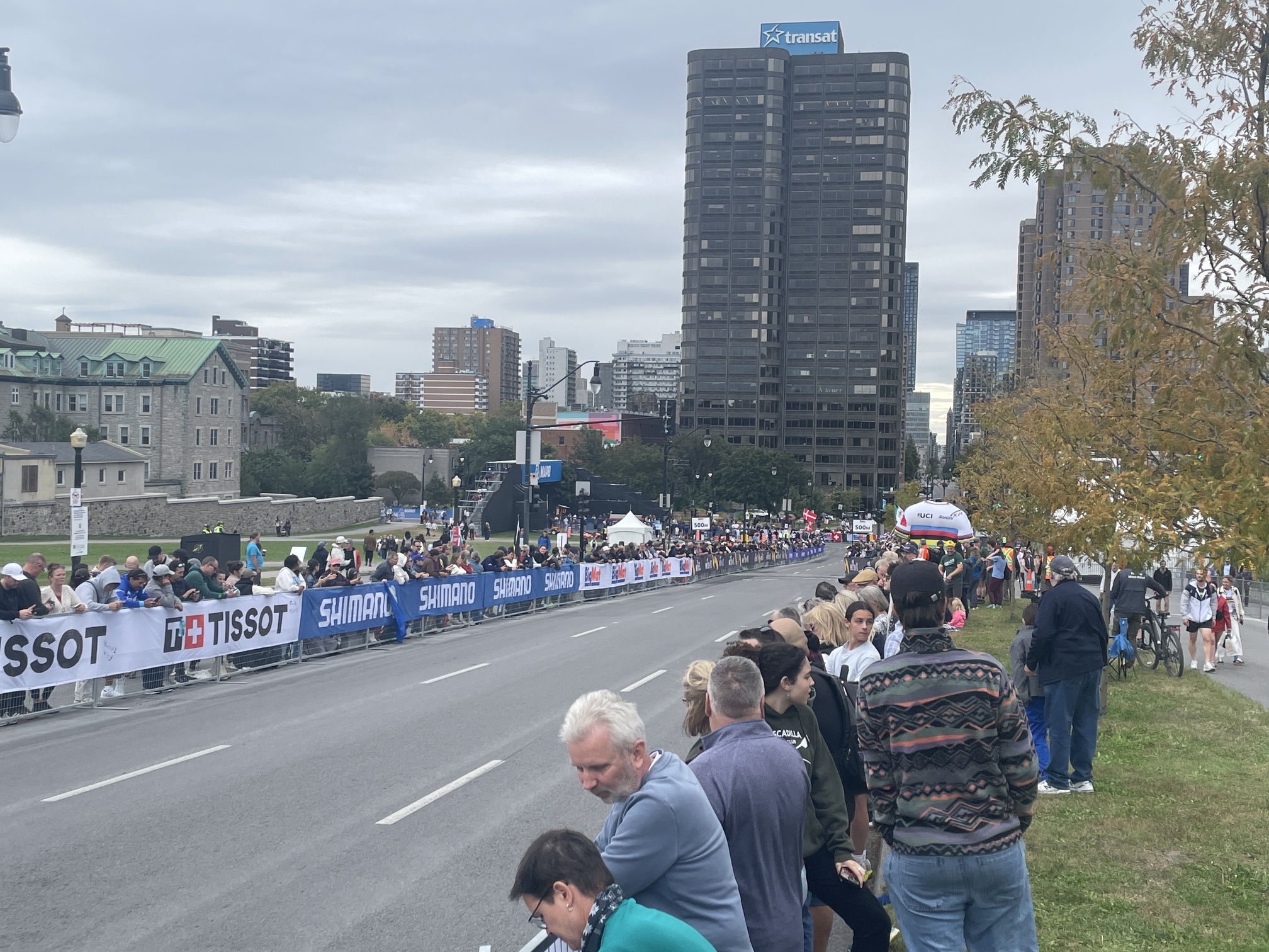 Weather at 200 metres to go to the finish line in Montreal for elite men's road race at 2026 UCI Road World Championships