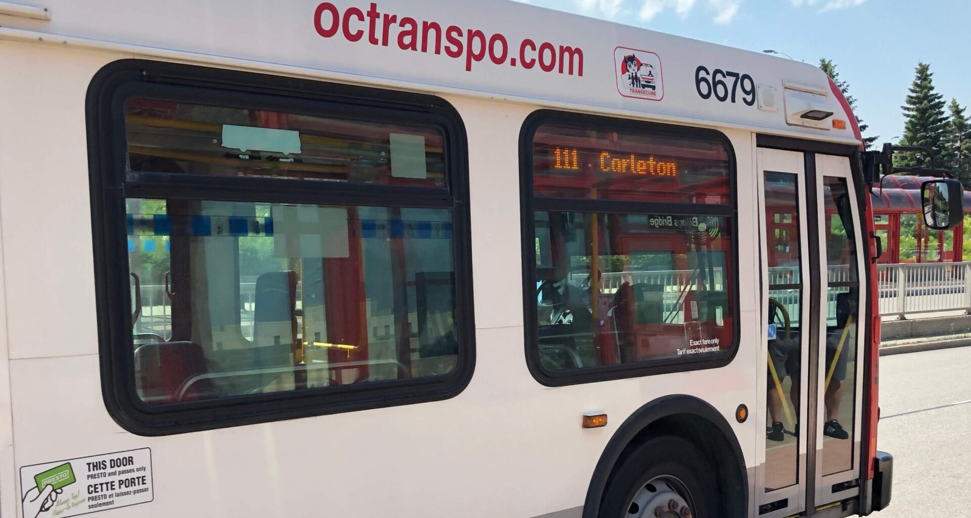 Man struck by OC Transpo bus dies in hospital