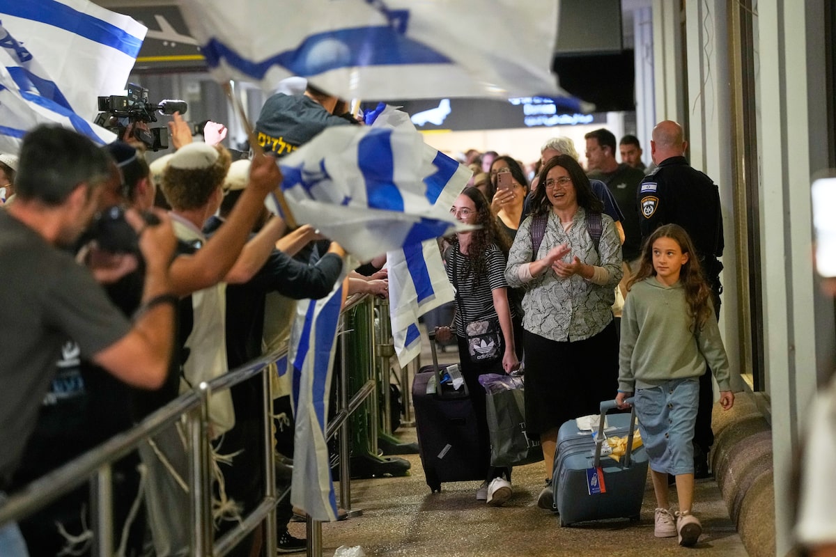 Israel-bound flight diverts to Saudi Arabia after pilot stabs another pilot in cockpit