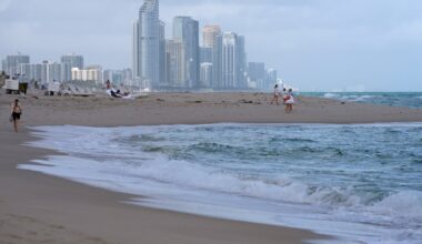 Snowbirds, for the love of country, resist the siren call of U.S. travel