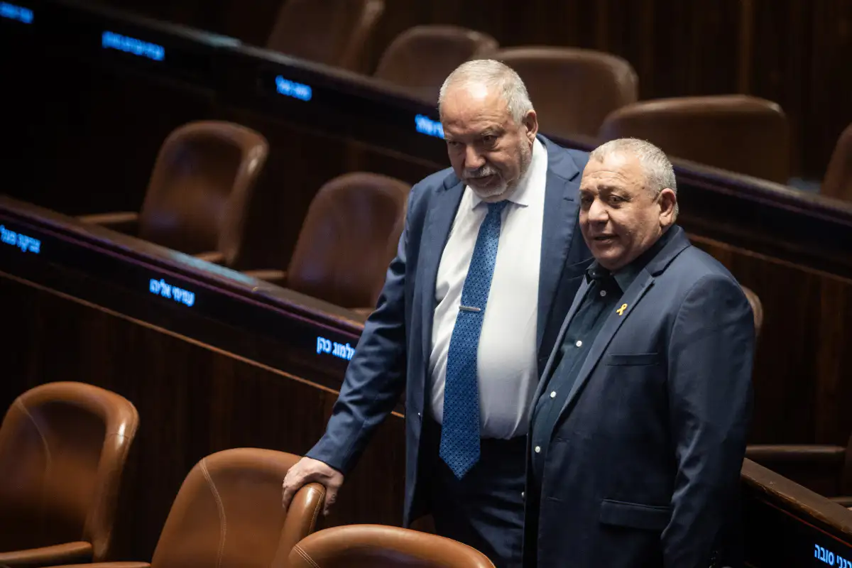 הפתעה שתוביל לסבב ב'? איזנקוט וליברמן , 