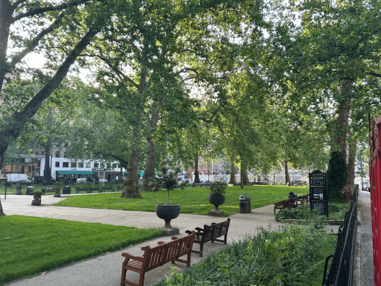 Man stabbed in affluent central London square during ‘attempted robbery’ - London Evening Standard