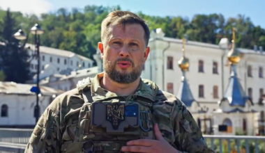 Commander of the 3rd Army Corps, Andriy Biletsky, came to Sviatohirsk to show Putin that the Ukrainian army controls it. Source: Screenshot/3rd Army Corps.