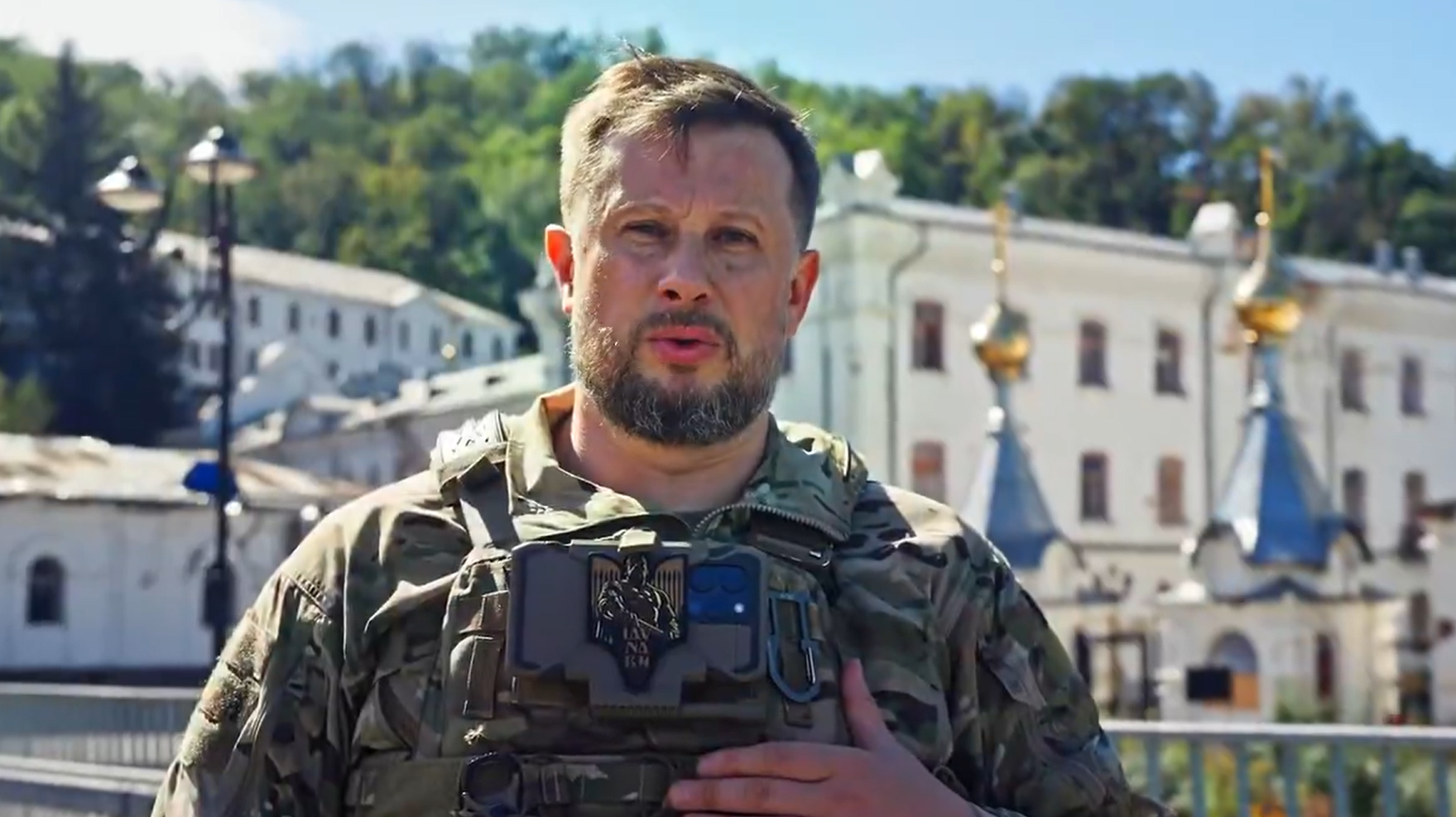 Commander of the 3rd Army Corps, Andriy Biletsky, came to Sviatohirsk to show Putin that the Ukrainian army controls it. Source: Screenshot/3rd Army Corps.