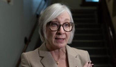 Liberals table bill to accelerate major projects, change Labour Code
