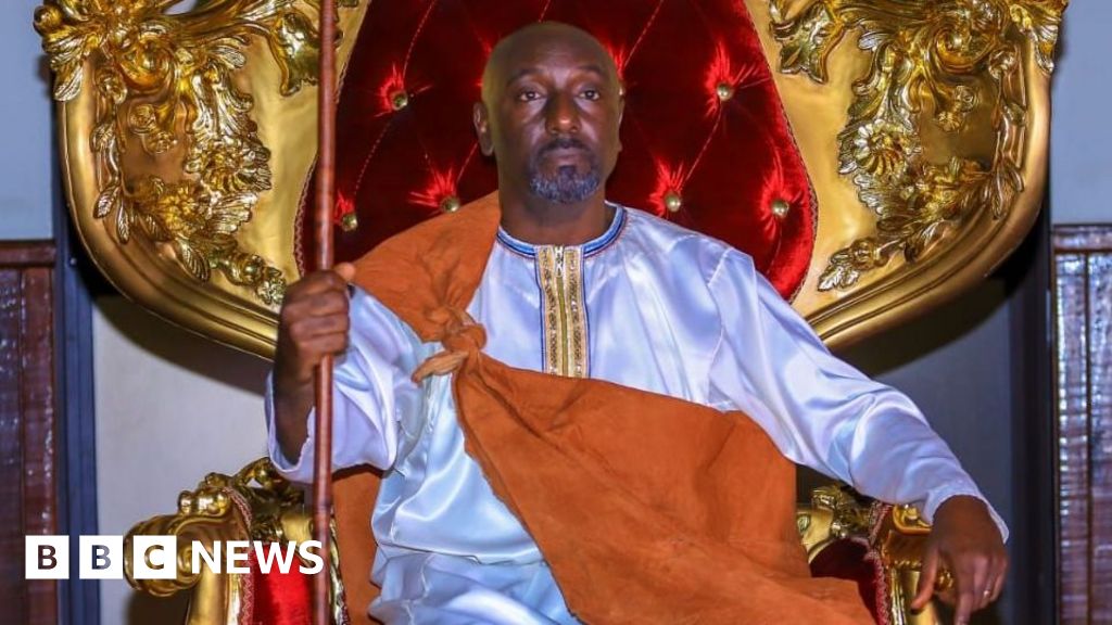 Prince Edward Rukidi Kijanangoma: The Ugandan journalist who became king amid a succession row - BBC
