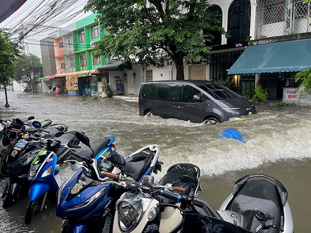 A van drives through floodwaters in the Pra Kanong district, a hodgepodge of markets, hotels, cafes and bars on the main Sukhumvit Road. Photo: Aidan Jones