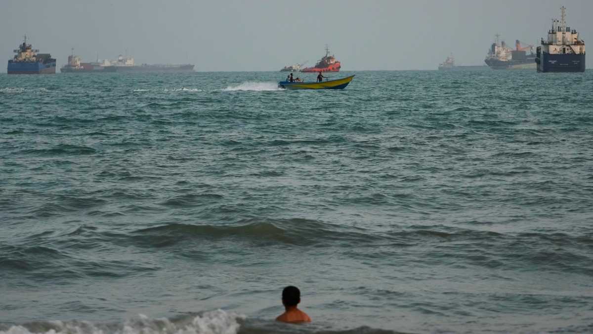 US hits Iranian oil tankers after saying Navy ships were targeted