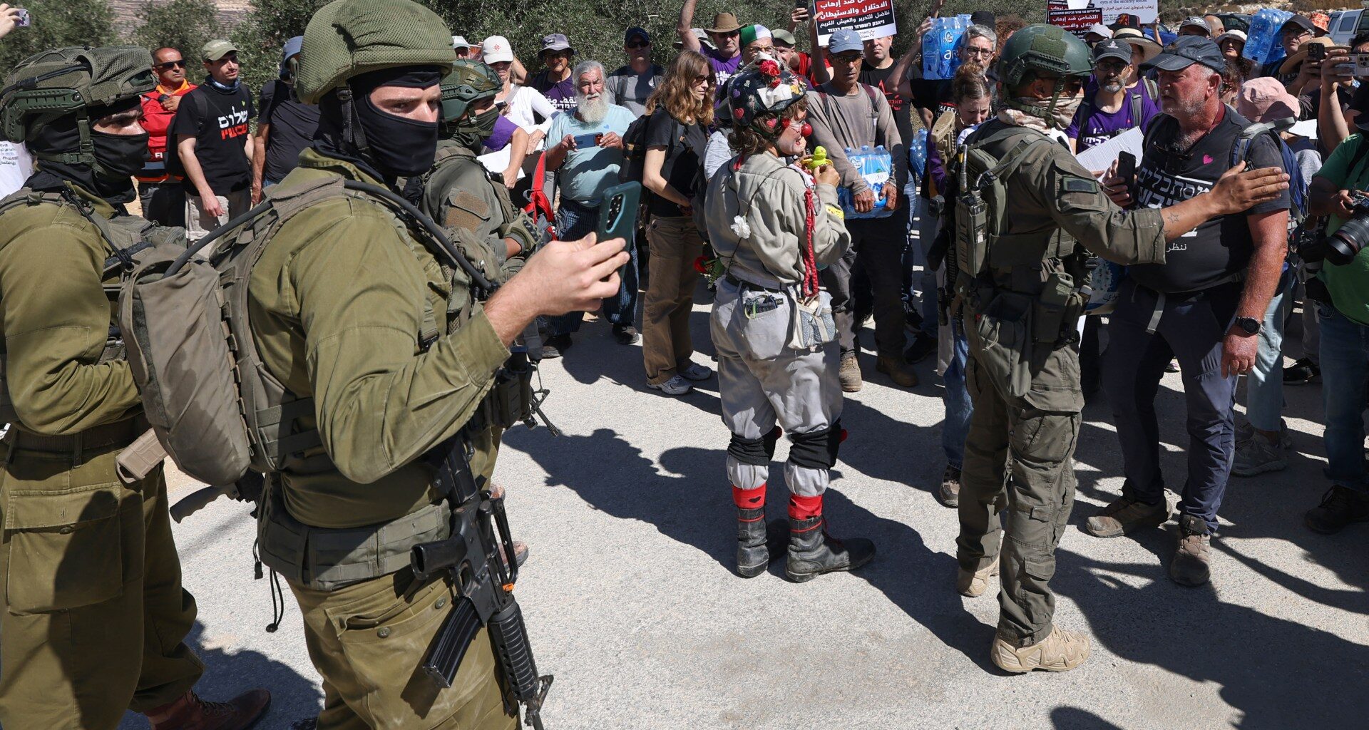 Israeli police kill Palestinian in Jerusalem as army blocks aid for Qusra | Israel-Palestine conflict News