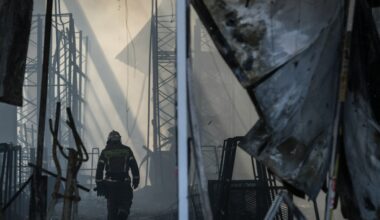 Russia launches deadly strikes on Kyiv as pause during US envoy visits ends | Russia-Ukraine war News