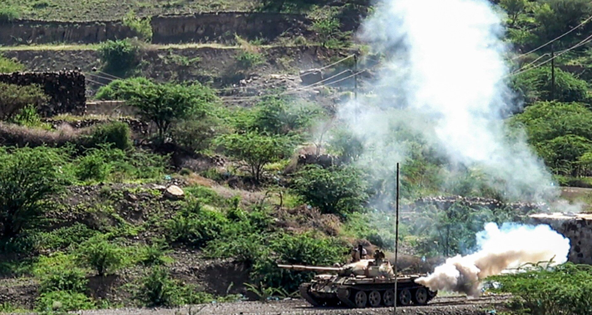 Yemeni forces target Houthis as US rules out direct role | Houthis News