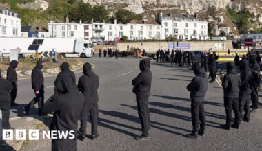 Kent Police defend response to Port of Dover protest - bbc.com