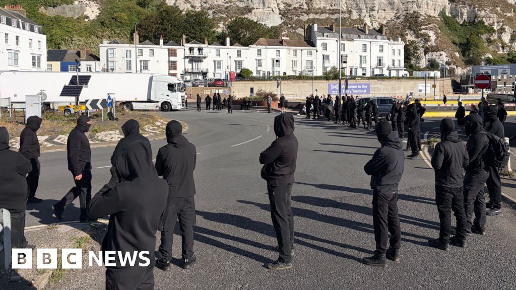 Kent Police defend response to Port of Dover protest - bbc.com