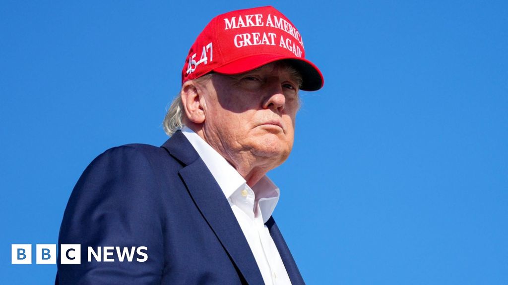 Iceland summons US ambassador over Trump's stars and stripes map - BBC