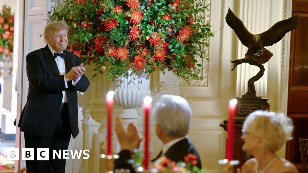 Why Trump gave Xi an ornate bald eagle statue at the state dinner - BBC