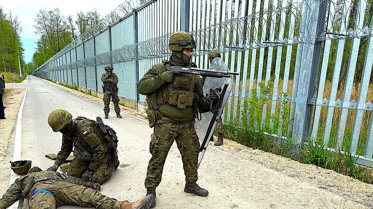 Polish troops take part in drill at its border with Belarus