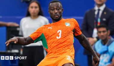 Ivory Coast defender Ghislain Konan passes the ball during his side's World Cup Round of 32 meeting with Norway at the Dallas Stadium, Arlington, Texas (30 June 2026)