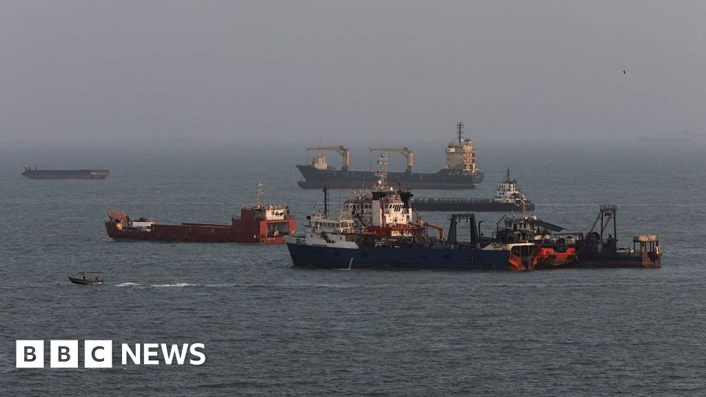 Iran warns of 'faster, heavier, more painful response' to US attacks - BBC