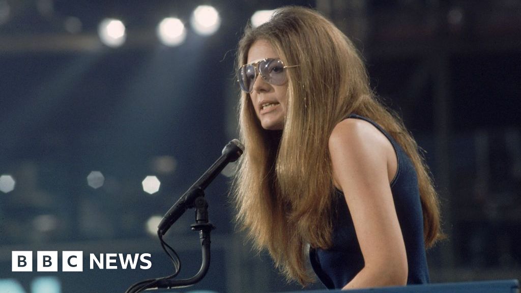 Feminist activist and journalist Gloria Steinem dies at 92 - BBC