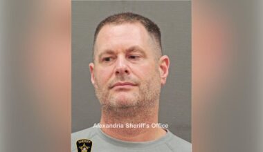 Former CIA official found with $40 million in gold bars in plea deal talks