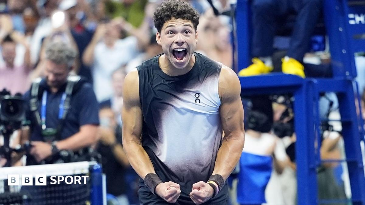 Ben Shelton celebrates his US Open quarter-final victory over Carlos Alcaraz