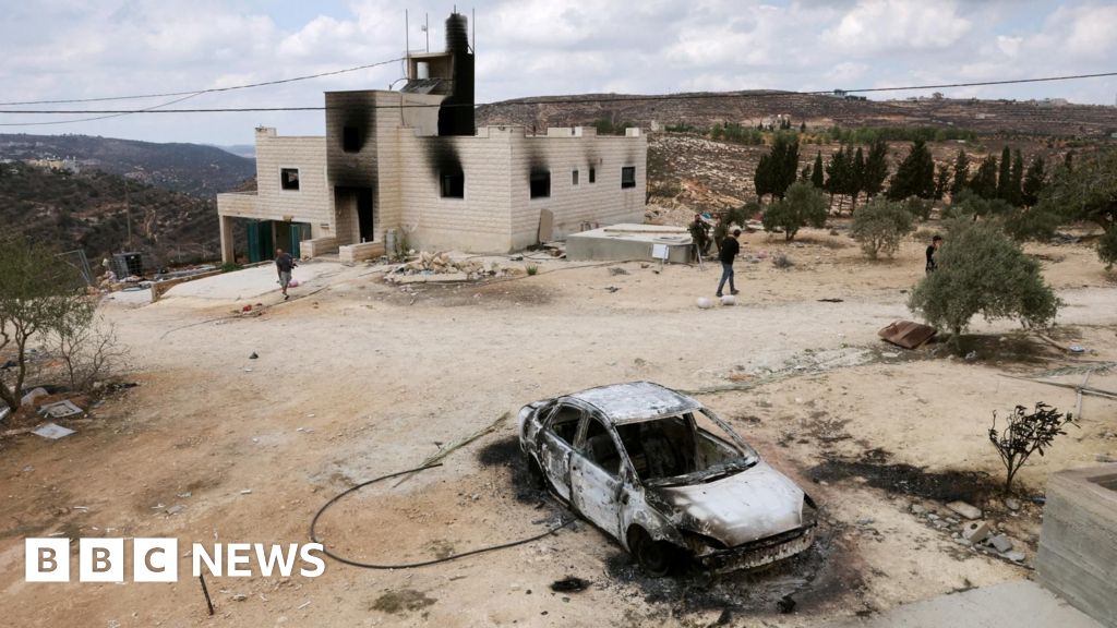 Israeli settlers attack West Bank village and block Palestinian family's return home - BBC