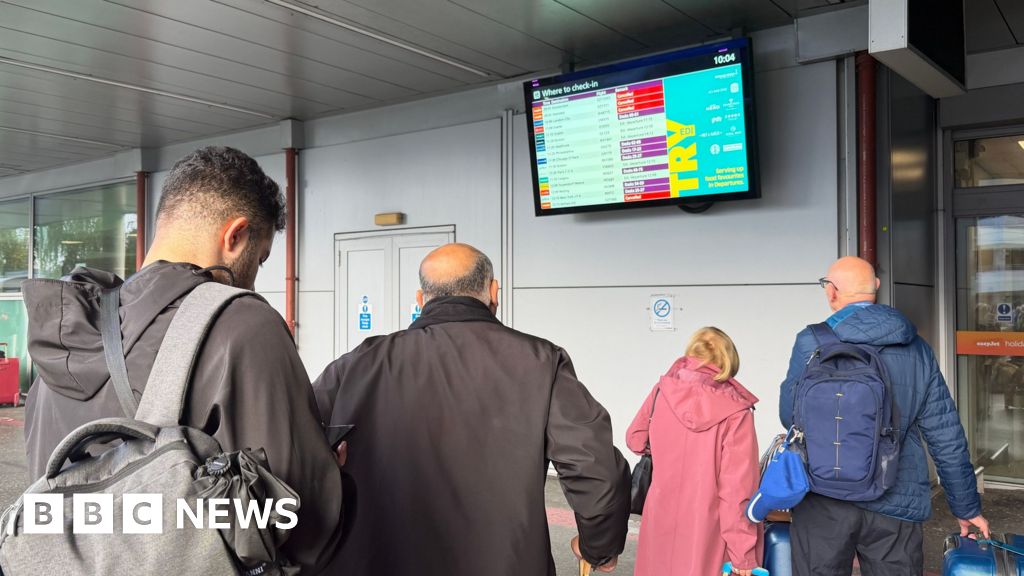 Flights disrupted by 'technical issue' with air traffic control across Scotland - BBC