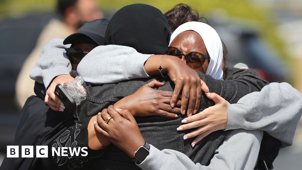 Teen girl charged with murder over recording of San Diego mosque attack - BBC