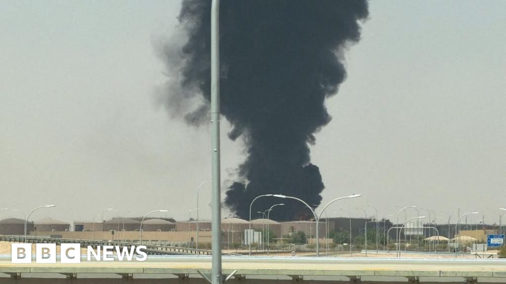 Smoke seen near Riyadh airport after air raid alerts in Saudi capital - BBC