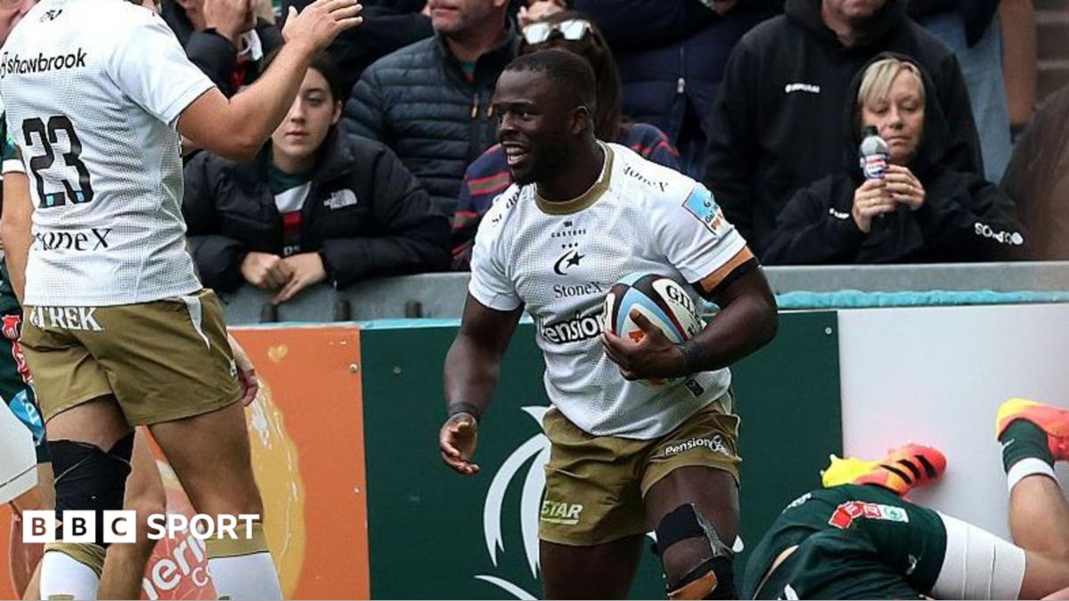 Rotimi Segun celebrates after scoring for Saracens against Leicester at Welford Road