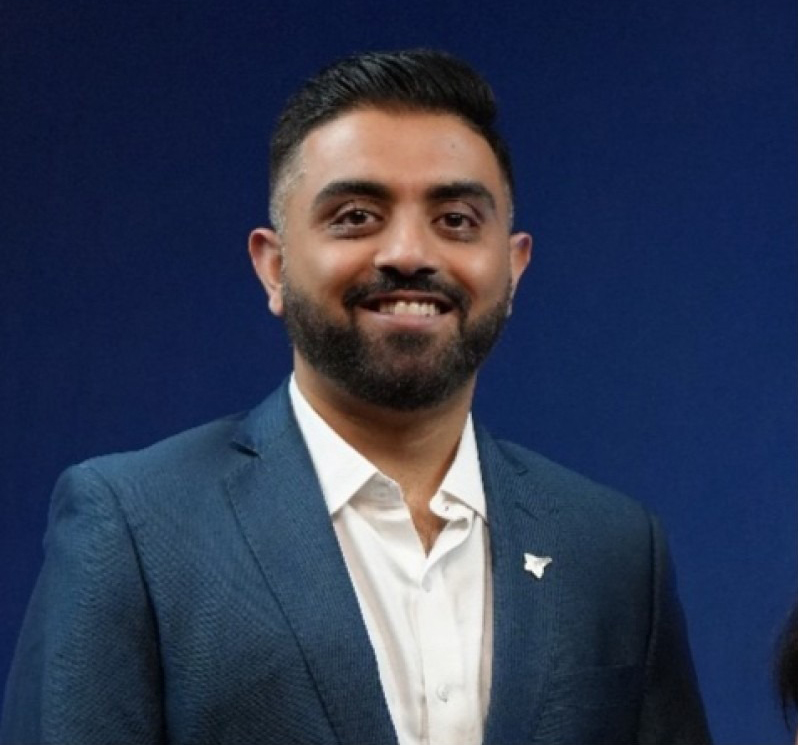Portrait of Flydubai captain Smit Machchhar in a blue suit and white shirt.