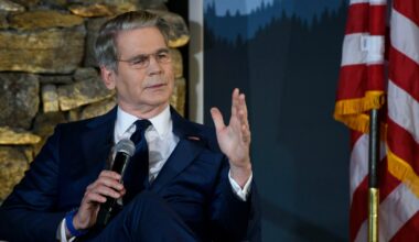 Feds to buy up to $6 billion in Treasury bonds in move to ease borrowing costs