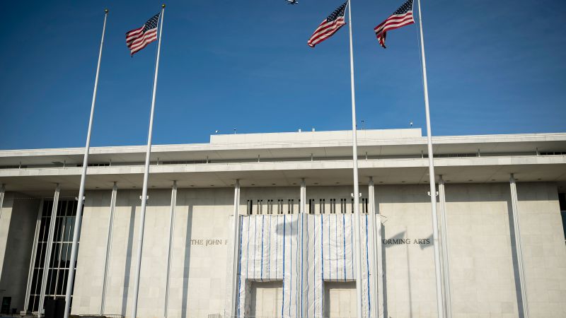 Mike Lee blocks bill to prevent Trump from demolishing Kennedy Center