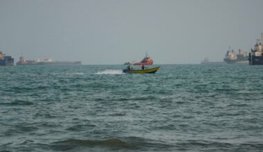 Fighting escalates in Strait of Hormuz as Iran claims strike on US ship - WSB-TV Channel 2