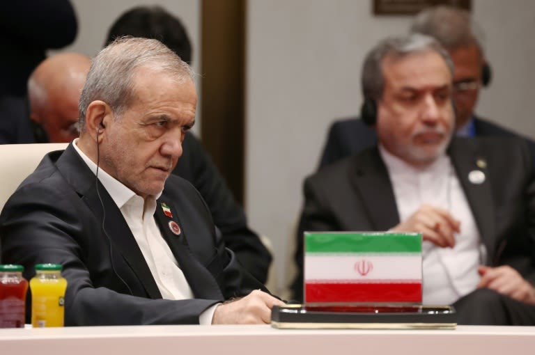 Iran president offers US olive branch before Putin meeting