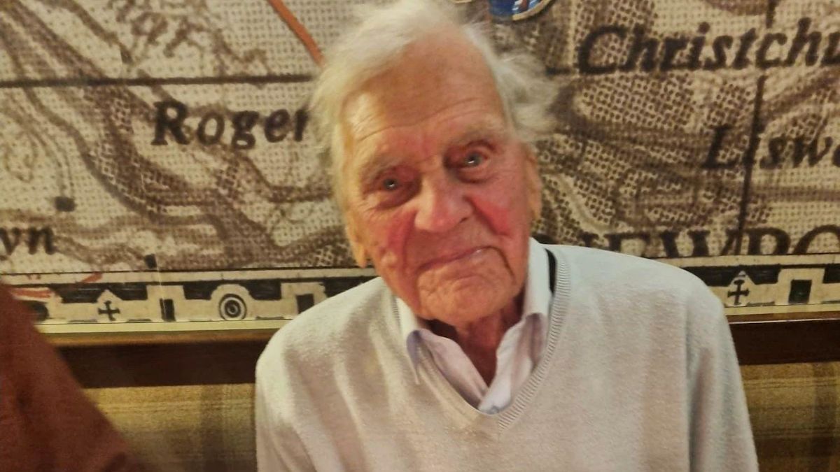 Man, 102, dies after being 'pushed off pub stage' while asking for music to be turned down