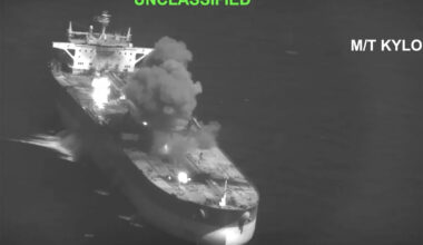 US Energy Chief Says Navy to Defend Hormuz Until Iran Backs Down